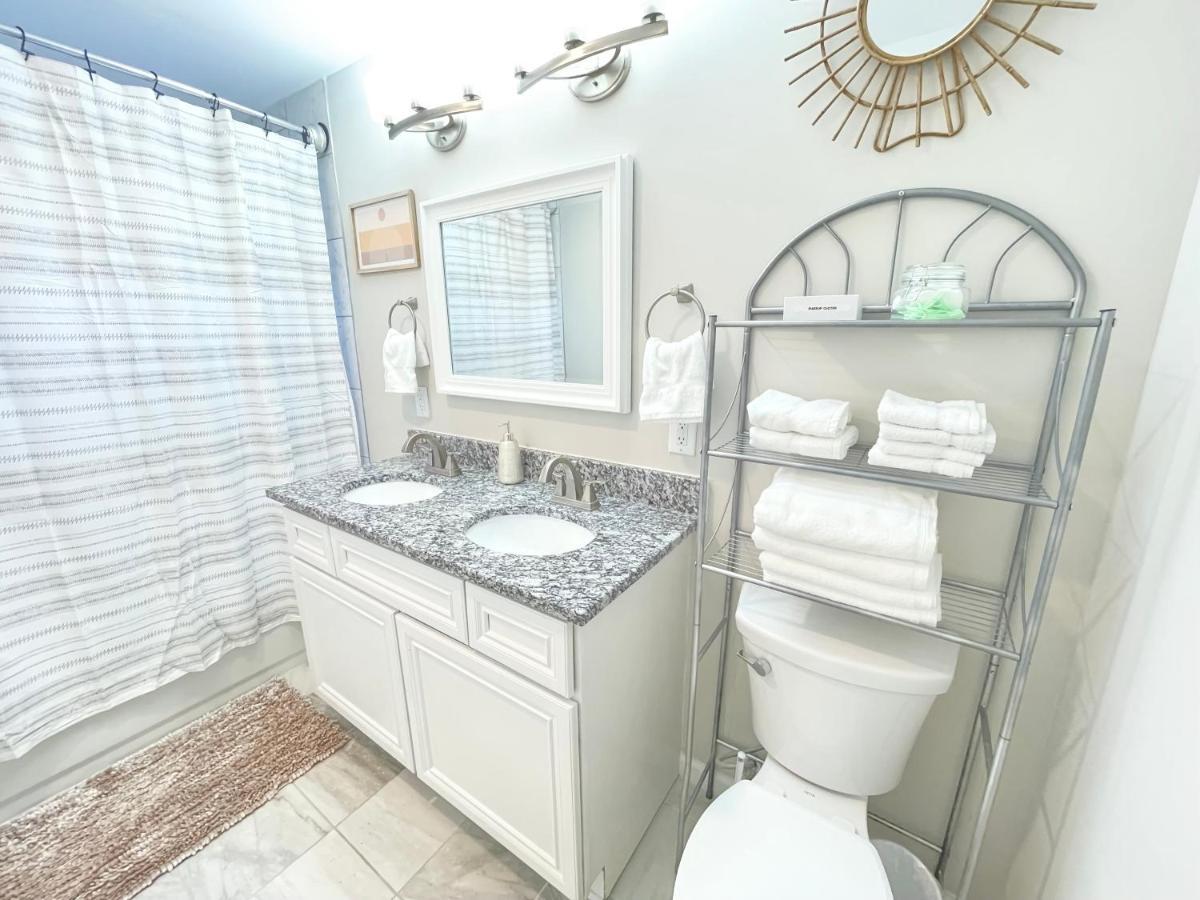 شقة * Lux Modern Retreat * Downtown * King Beds * دورهام المظهر الخارجي الصورة